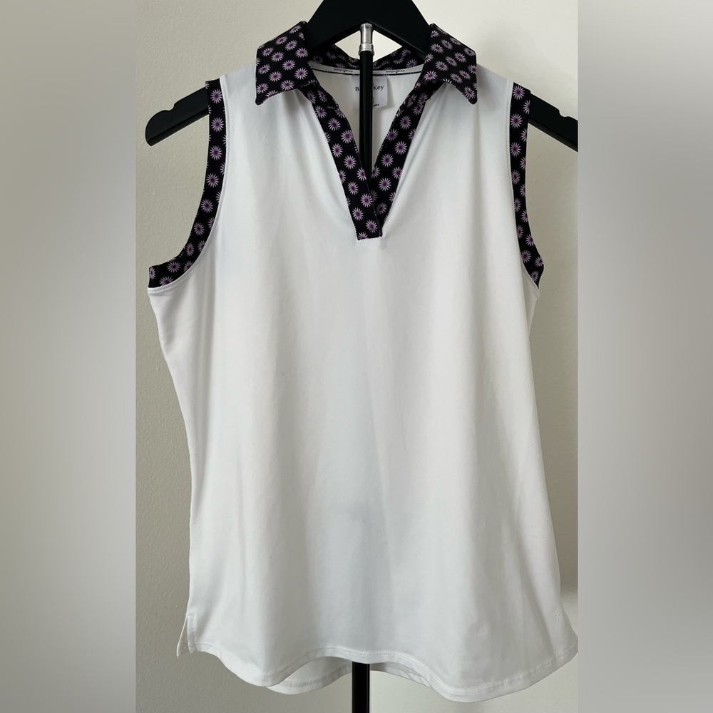 🏌️‍♀️Country Club Classic | BelynKey White Sleeveless Golf Top with Floral Trim